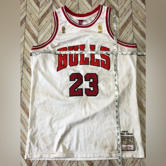 Michael Jordan Jersey Mitchell & Ness 96-97 Hardwood Classics. Size L (44) White - Picture 8 of 8